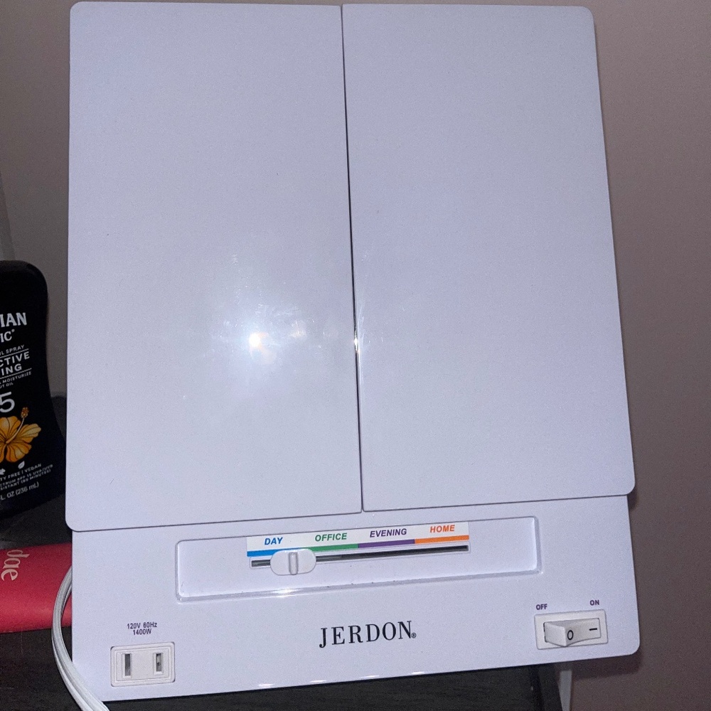 Jerdon Mirror Vanity - image 1